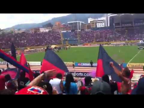 "Recibimiento final Deportivo Quito campeón 2011" Barra: Mafia Azul Grana &bull; Club: Deportivo Quito