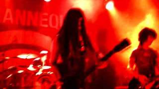 die mannequin saved by strangers