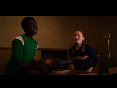 Max and Lucas singing | Stranger Things 3x08