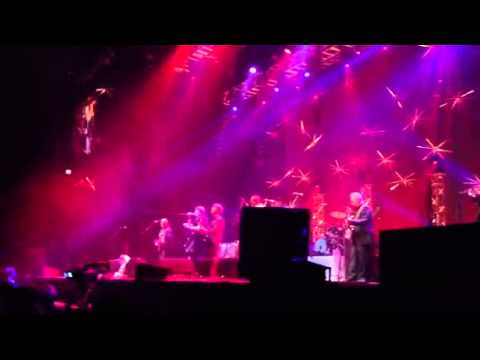 The Pogues - The Body of an American (O2 arena - 20/12/2012)