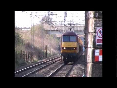 EWS 90020 crosses over with Freightliner 90045 at Hartford
