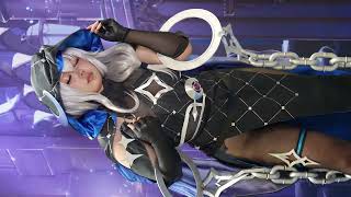 大事なものを履き忘れたコスプレイヤー