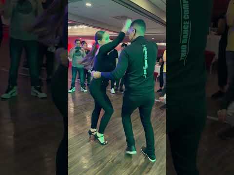 Intermediate Bachata Class Demo - Demetrio & Nicole - Bachata Dance Academy #bachata #bachatadance