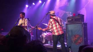 Turnpike troubadours - before the devil knows you're dead