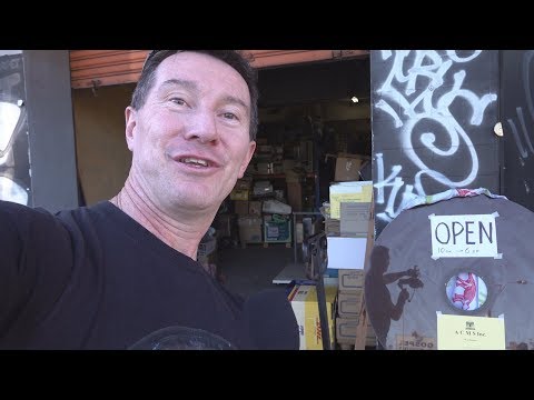 EEVblog #1112 - Vintage Computer Warehouse Diving!