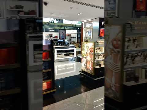 Lojas duty free, terminal 3 do Aeroporto de Dubai em 2023