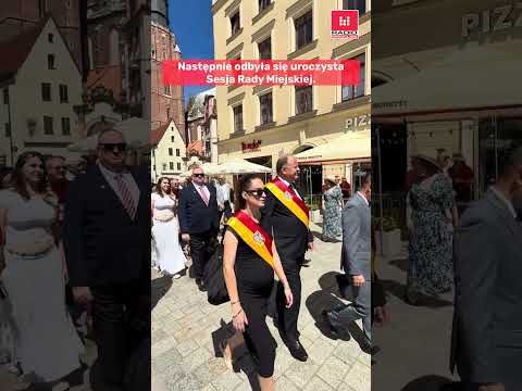 Święto Wrocławia 2026. Radni przeszli przez Wrocław w uroczystym pochodzie