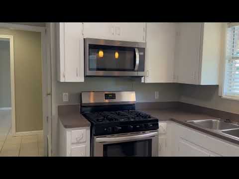 Walking distance to Zilker Park 2/2 with back yard  - 1104 Kinney Ave #A property video
