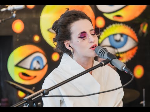 JAM CIRCLE: A-C Leonte & The Bash