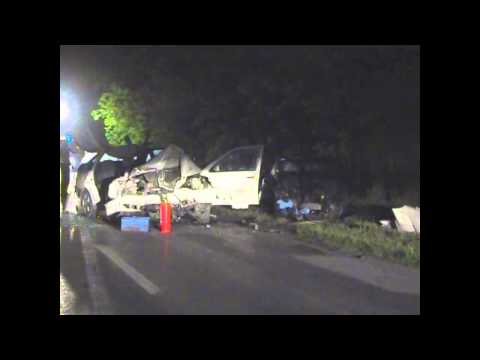 Csak markolóval tudták a roncsokat kiemelni a frontális karambol után - szon.hu