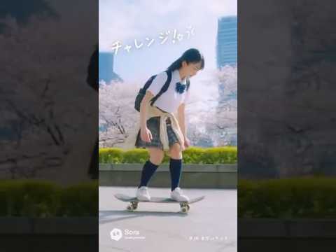 女子高生がスケボーに挑戦するも転んじゃう #美女 #JK