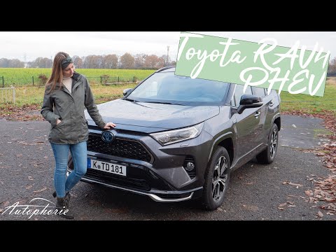 Larissa fährt den Toyota RAV4 Plug-in Hybrid (306 PS) #PHEVdesJahres2020 [4K] - Autophorie