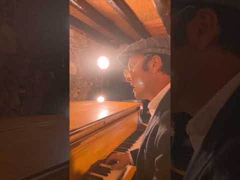 ORDINARY PEOPLE(acoustic clip)CONNER REEVES