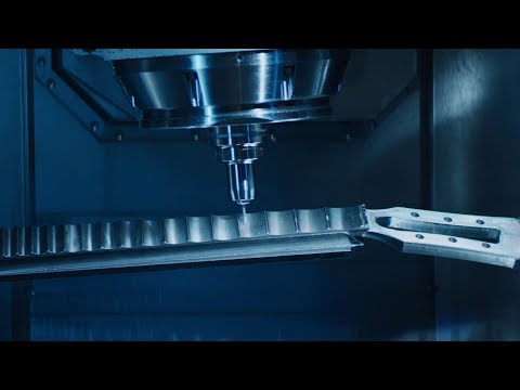 Sandvik Let's Create: The Details of the Neck in a Smash-Proof Guitar