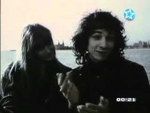 "Todo no se compra, todo no se vende." Tango Feroz