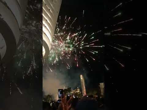 Quema de pólvora en el centro histórico de san salvador