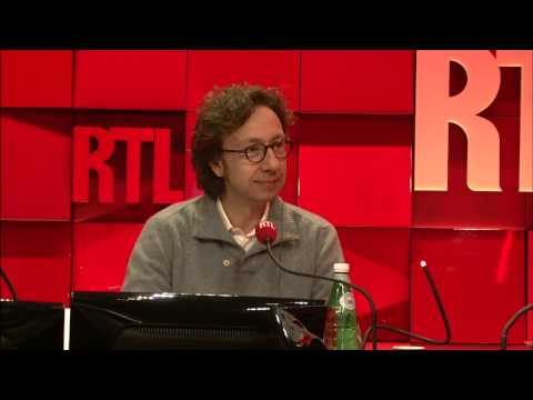 Stéphane Bern welcomes Marina Foïs and Laurent Lafitte to A La Bonne Heure on January 27, 2015.