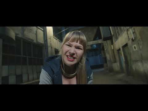 Anna Guzik #hot16challenge2