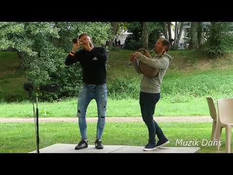 Mélodie Gallo-vannetaise avec Pierre Marie Kervarec (bombarde) et Yves Guével (biniou) à Gourin 2022