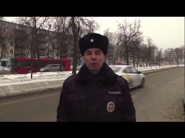 В Альметьевске инспекторы ДПС помогли автоледи