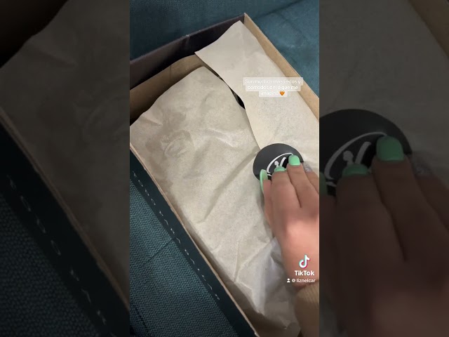 Vídeo relacionado con SECHRITE Zapatos de animadora para mujer y niña, zapatillas de danza, zapatillas de danza, color blanco, jazz, zapatos de baile, yoga, entrenamiento, aeróbic, con cordones, Gotas blancas, 42 EU