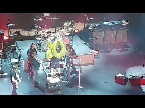 EUROPE live London 2023/10/25 - 20. Memories (Part II) + John Leven's 60th B-day