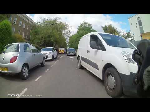 EW19YBF - Head On Through Pinch Point - No Police Action