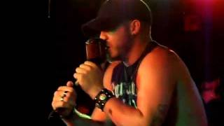 Brantley Gilbert - Take It Outside