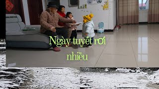 Ngày tuyết rơi nhiều ,ông bà nội quây quần bên con cháu