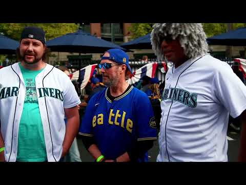 Bernie Williams shredded the guitar for Mariners fans and they didn't even know it 🤣🎸