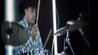 Se me clava Lyrics English Translation