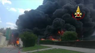 avellino-esplode-fabbrica-nuvola-di-diossina-gente-in-fuga