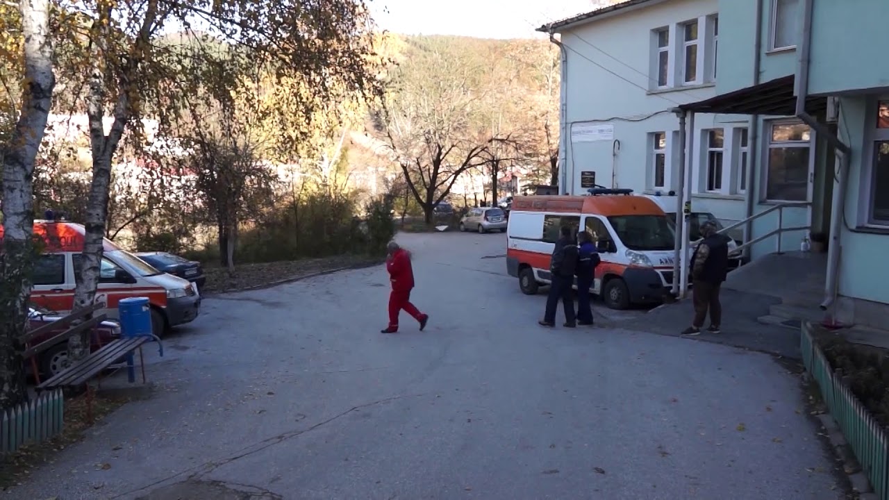 Сериозен е натискът към болницата в Смолян. Пациенти пристигат от цялата област
