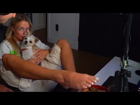 @CorinnaKopf puts her feet on Aircool‘s food and eats it