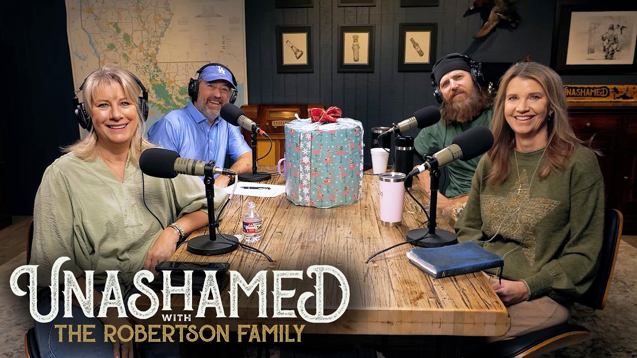 Ep 1235 | The Robertson Wives Spill All the Secret Family Christmas Traditions