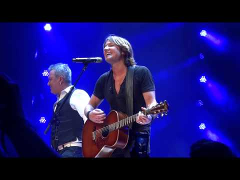 Keith Urban & Jimmy Barnes sing Flame Trees Sydney Wed 30th January 2013