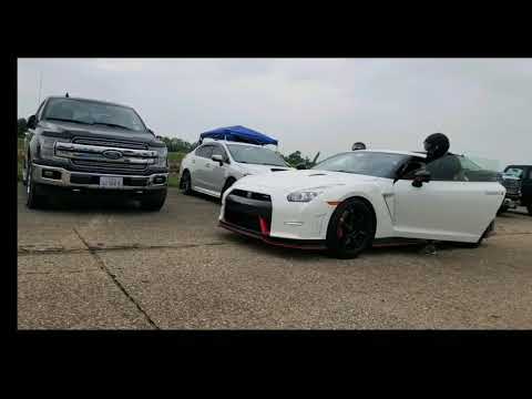 600HP 2015 R35 GTR Nismo vs 610HP 2017 Audi R8 V10+ at NFZ Midwest 1/2 mile