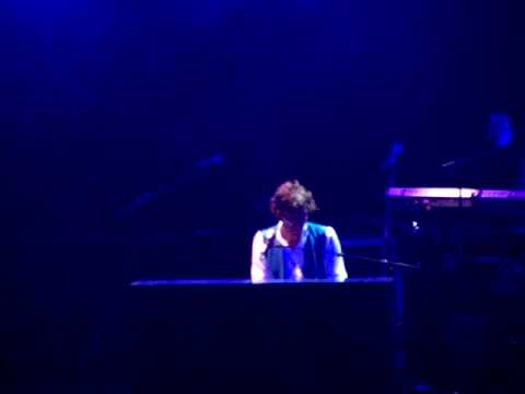 Mika 05/05/2010 Imaginerium Tour (2) Over My Shoulder Live