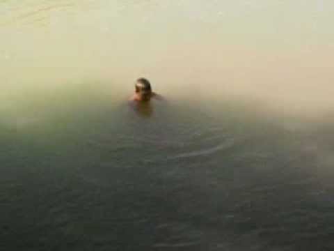 erik oponaša potonuće titanica i moje plivanje.mp4