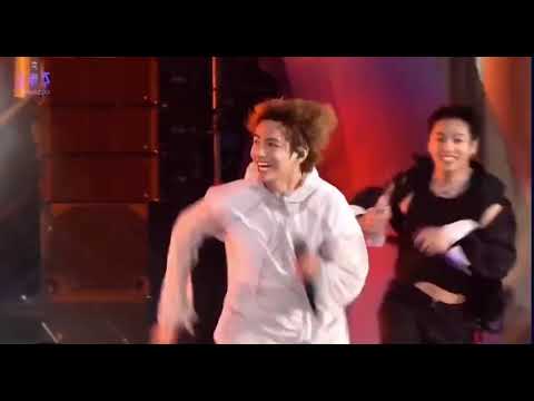 فيديو من حفل bts الجديد جونغكوك حالف يامين يرش المي على تاي