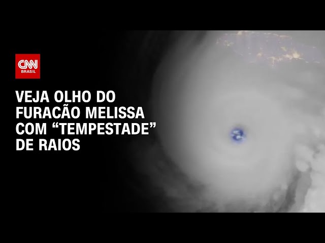 Vídeo mostra olho do furacão Melissa com "tempestade" de raios; veja | CNN 360°