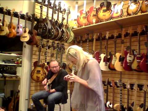 Musik i butik - Hannah & Ewan Svensson - No1 Guitarshop III