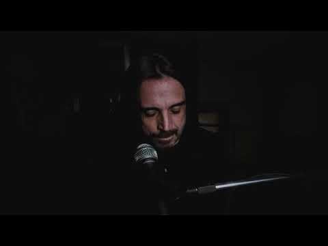 Llenando La Casa De Cables - Fabian Gallardo
