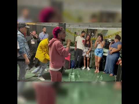 Tarde pero seguro el líder del movimiento @corazonverde.inc  en tarima @saelo_official