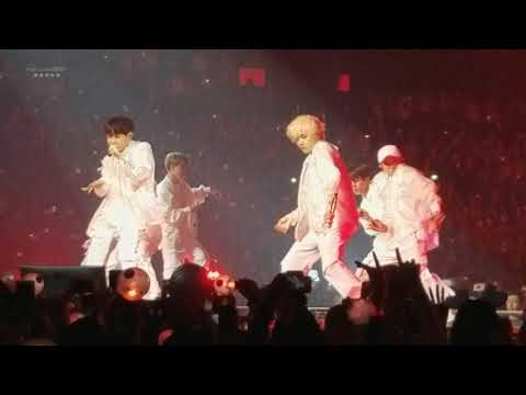 "MIC Drop" // 2018 BTS World Tour 'LOVE YOURSELF' in Los Angeles 180906 [1080p]