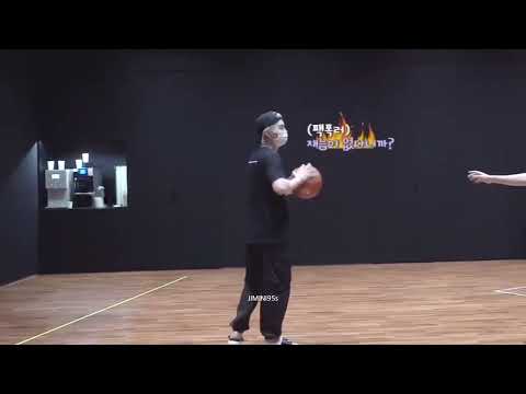 Yoongi as Jimin's basketball coach look at the basketball buddies 🐱🐥 |  Yoonmin moments 💜