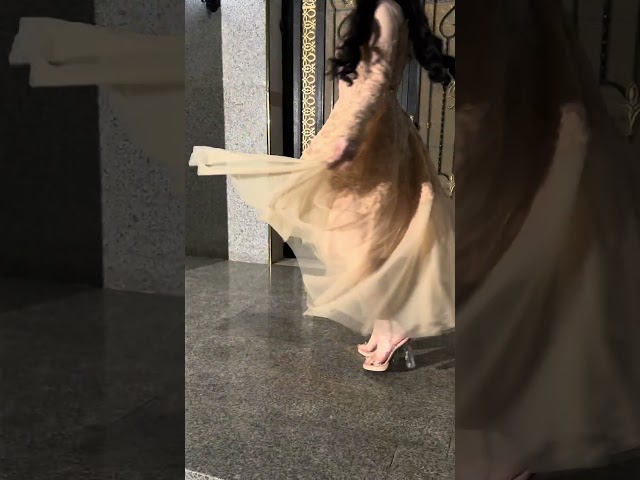 فستان سهره فخم بلون بيج ناعم