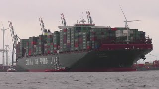 preview picture of video 'CSCL GLOBE | World's longest container ship | Maiden call at Port of Hamburg'