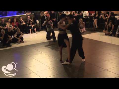 Stephanie Fesneau y Fausto Carpino - Idilio Trunco