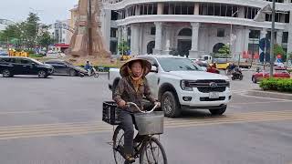 Download the video "CÓ ĐỨA NÀO Ở ĐÂY KHÔNG 😆😅"